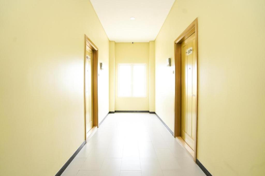 Oyo 1330 Hotel Cahaya 3 Surabaya Kültér fotó