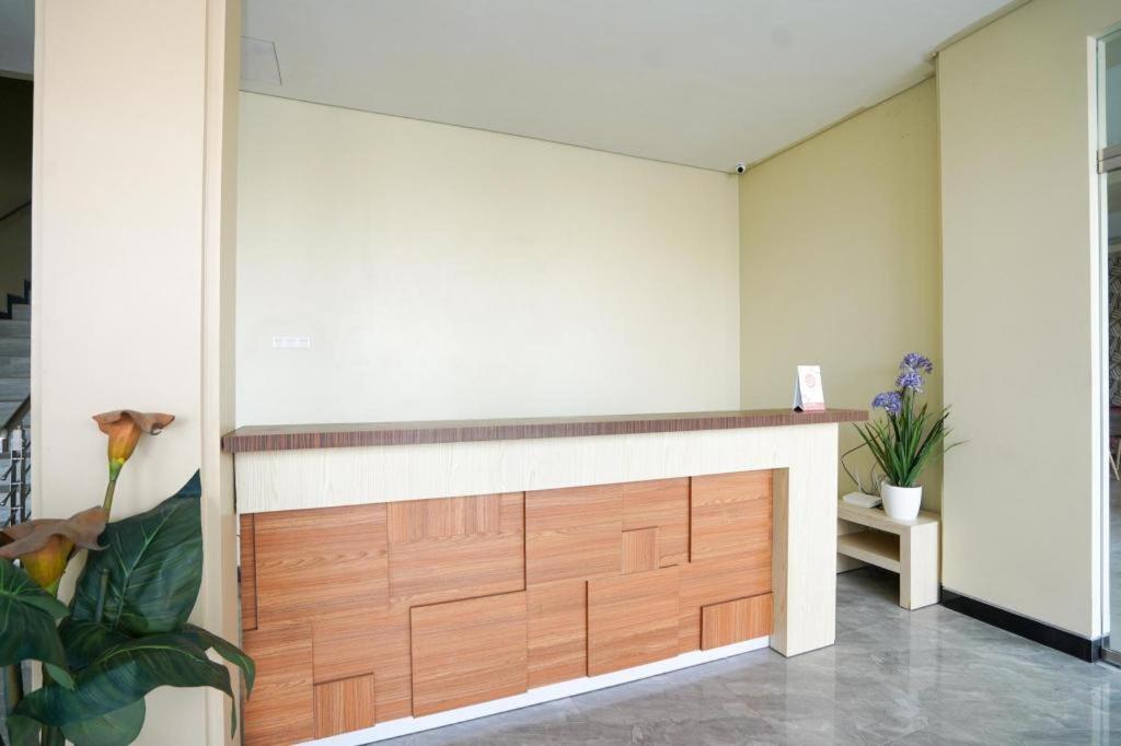 Oyo 1330 Hotel Cahaya 3 Surabaya Kültér fotó