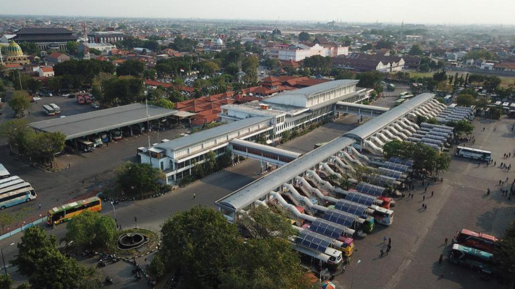 Oyo 1330 Hotel Cahaya 3 Surabaya Kültér fotó