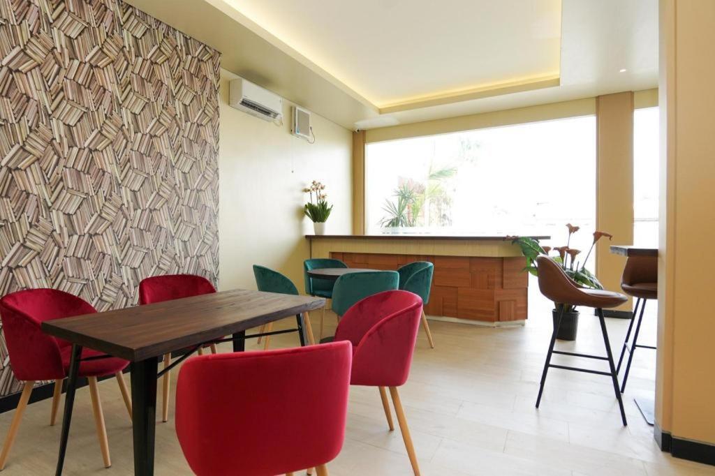 Oyo 1330 Hotel Cahaya 3 Surabaya Kültér fotó