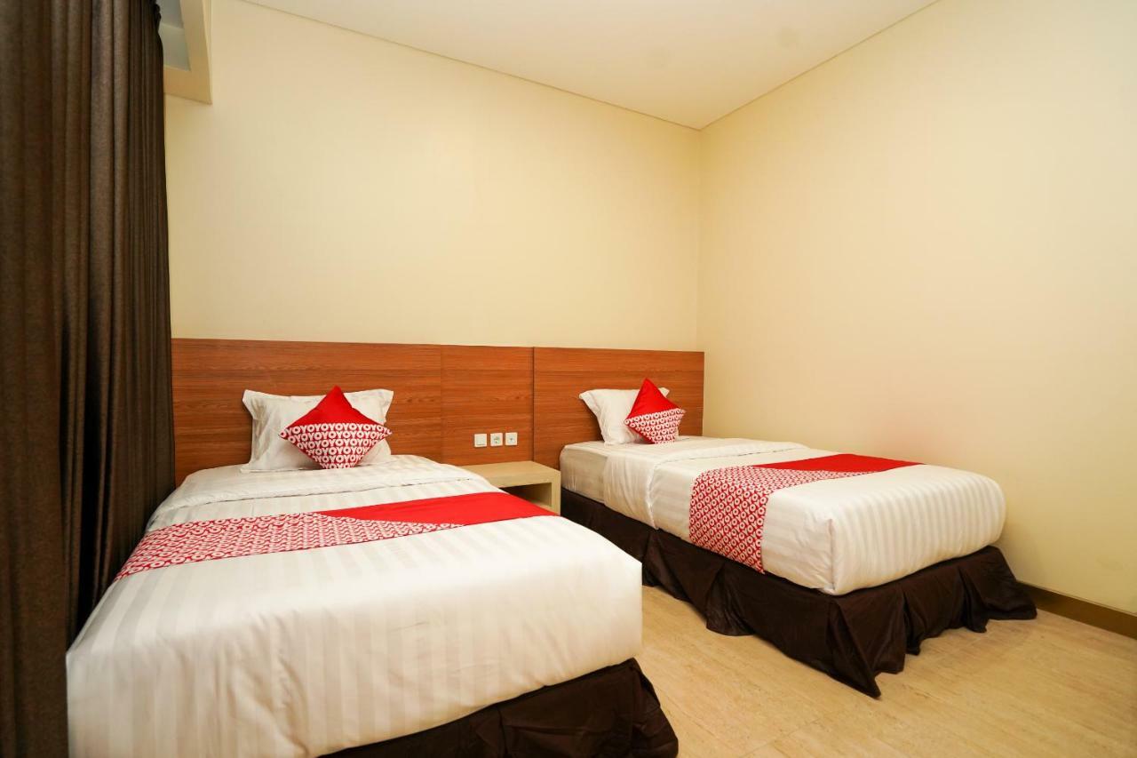 Oyo 1330 Hotel Cahaya 3 Surabaya Kültér fotó