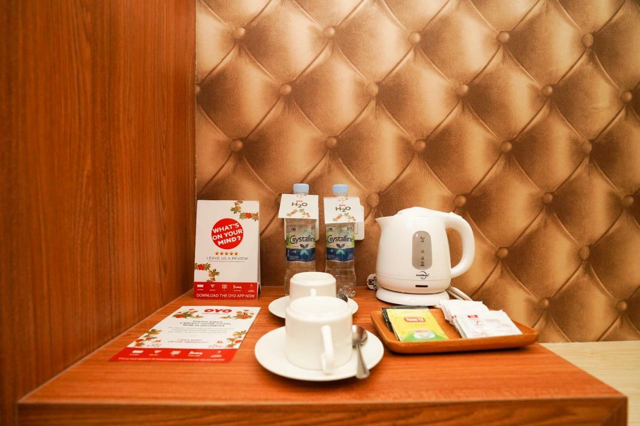 Oyo 1330 Hotel Cahaya 3 Surabaya Kültér fotó