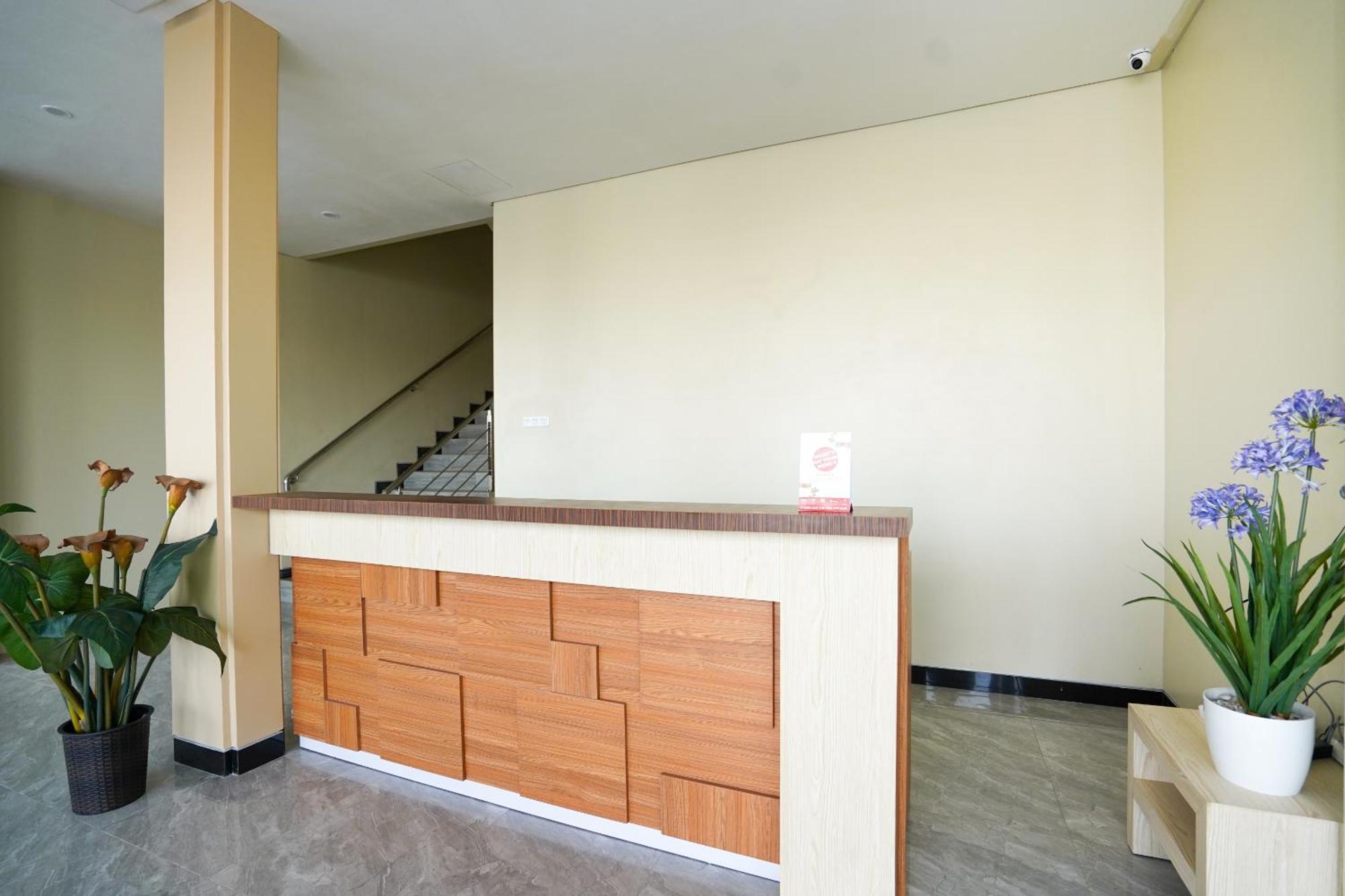 Oyo 1330 Hotel Cahaya 3 Surabaya Kültér fotó