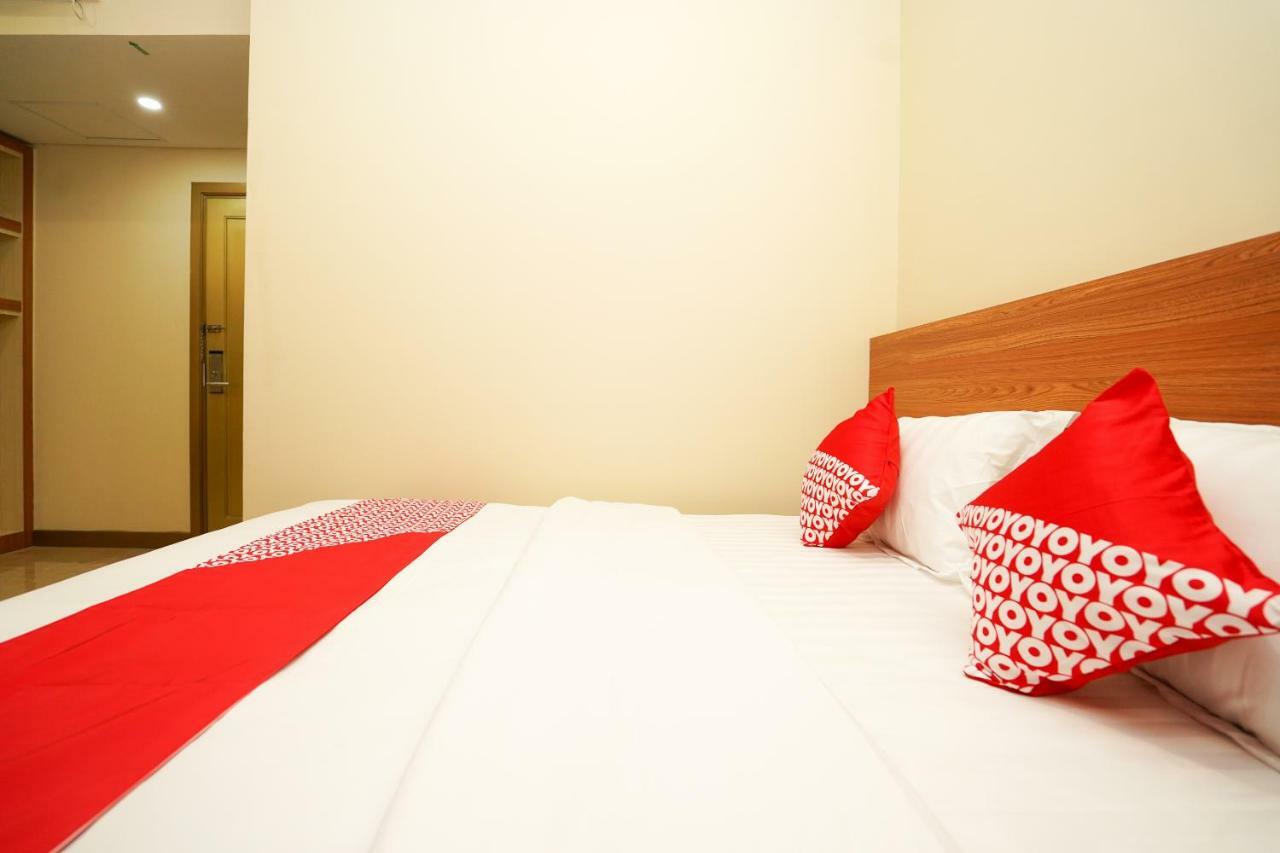 Oyo 1330 Hotel Cahaya 3 Surabaya Kültér fotó