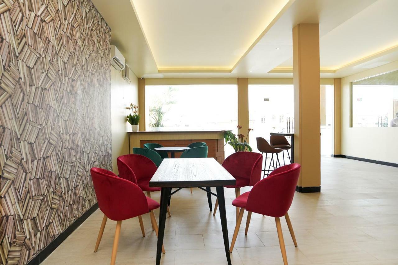 Oyo 1330 Hotel Cahaya 3 Surabaya Kültér fotó