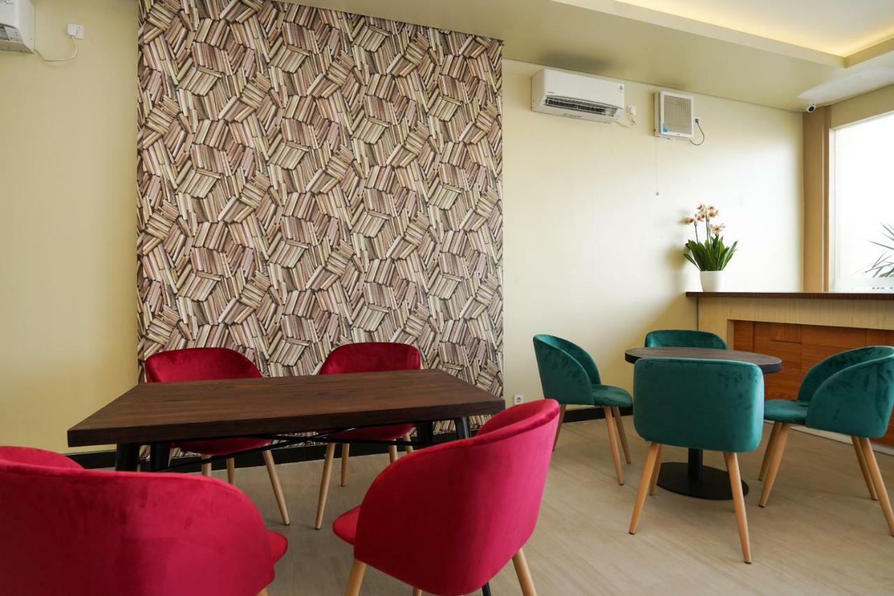 Oyo 1330 Hotel Cahaya 3 Surabaya Kültér fotó