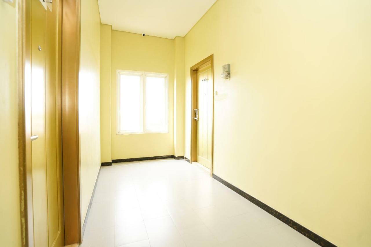Oyo 1330 Hotel Cahaya 3 Surabaya Kültér fotó