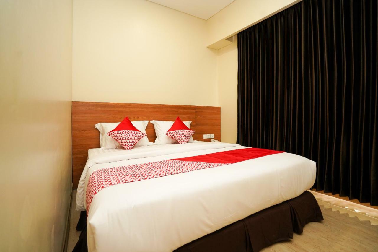 Oyo 1330 Hotel Cahaya 3 Surabaya Kültér fotó