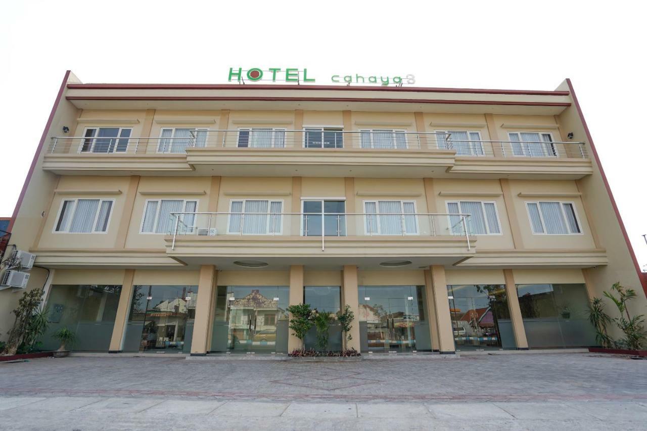Oyo 1330 Hotel Cahaya 3 Surabaya Kültér fotó