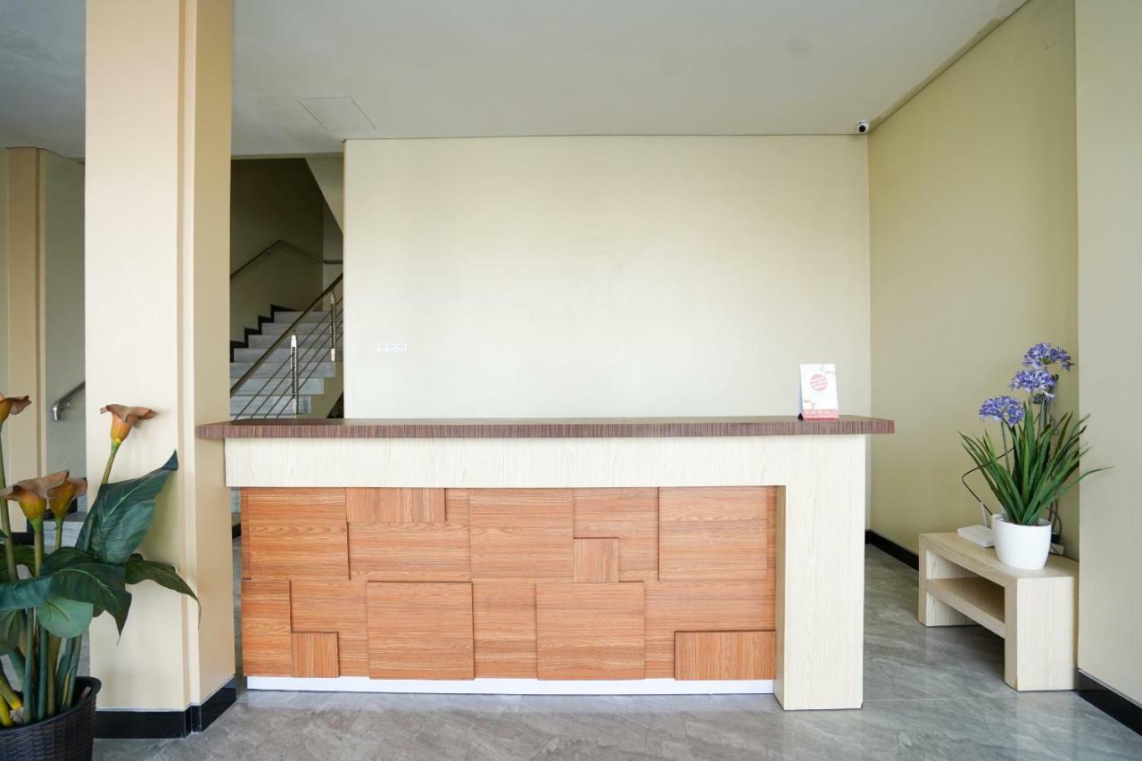Oyo 1330 Hotel Cahaya 3 Surabaya Kültér fotó