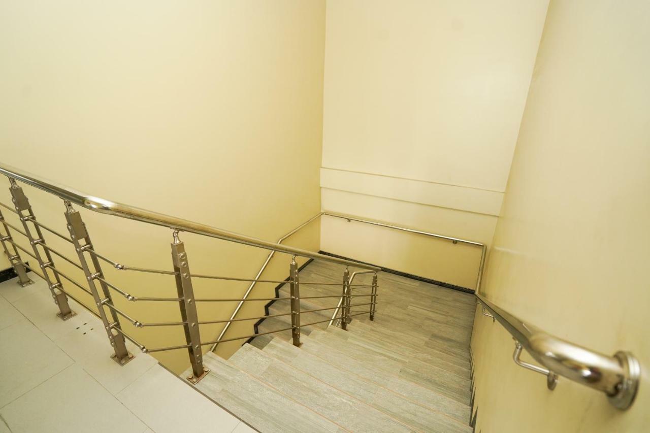 Oyo 1330 Hotel Cahaya 3 Surabaya Kültér fotó
