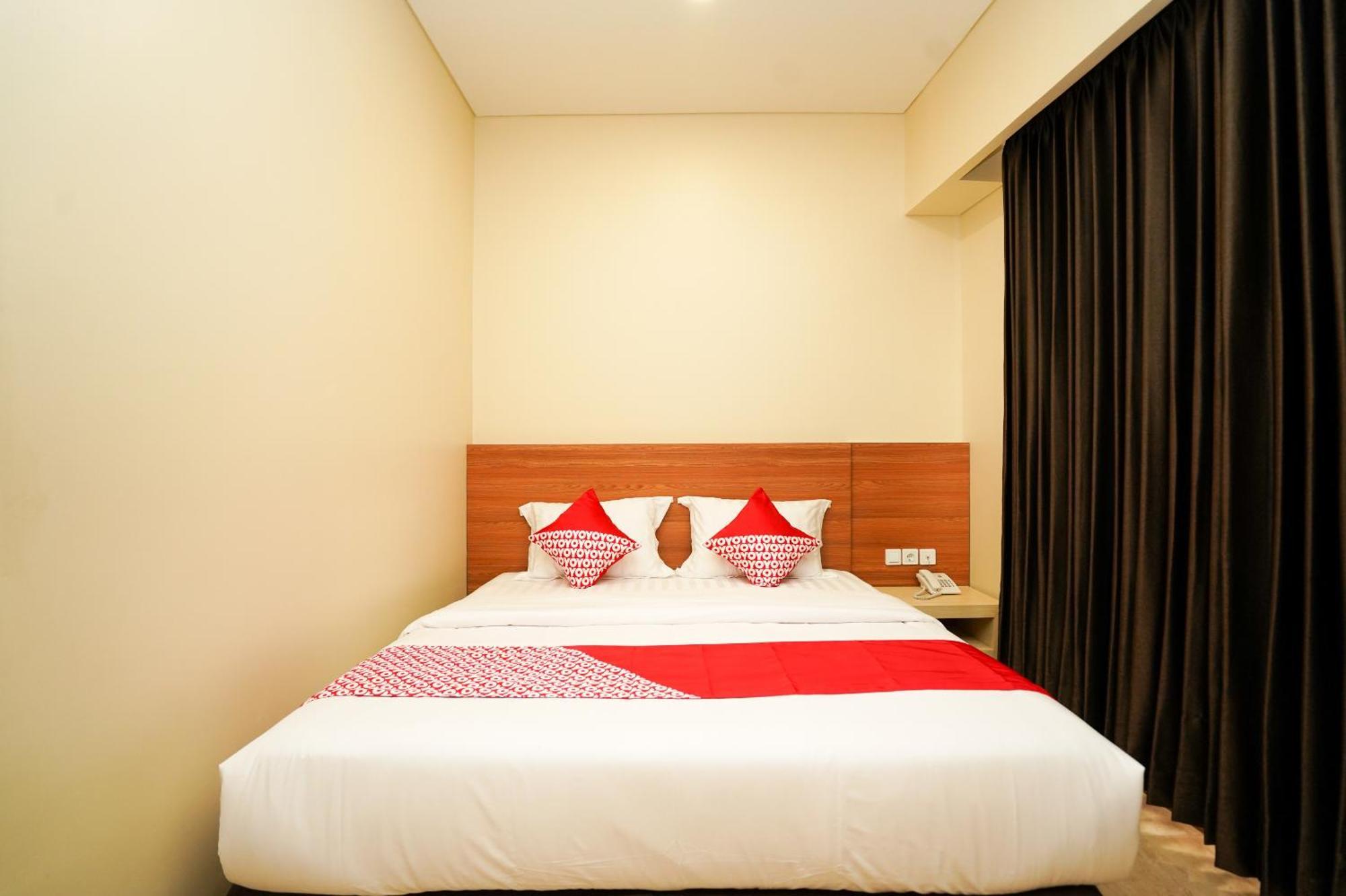 Oyo 1330 Hotel Cahaya 3 Surabaya Kültér fotó